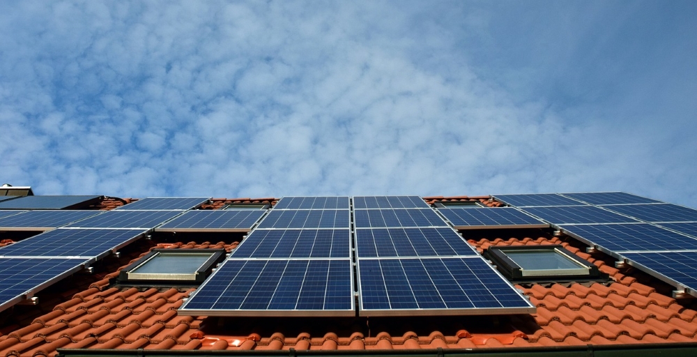 L’influence du poids des panneaux solaires sur l’installation toiture